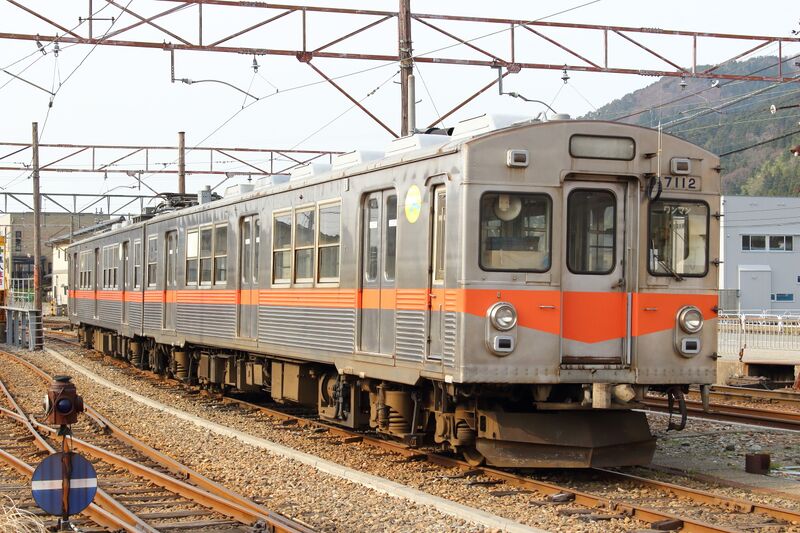 File:Hokuriku 7100 reibou.jpg